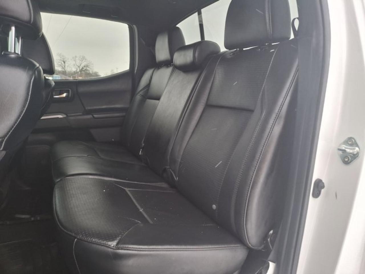 2022 Toyota Tacoma Nightshade Crew 4X4 | V6 | Leather | Sunroof | JBL | 360 Camera | BSM | Radar Cruise | and More ! Photo