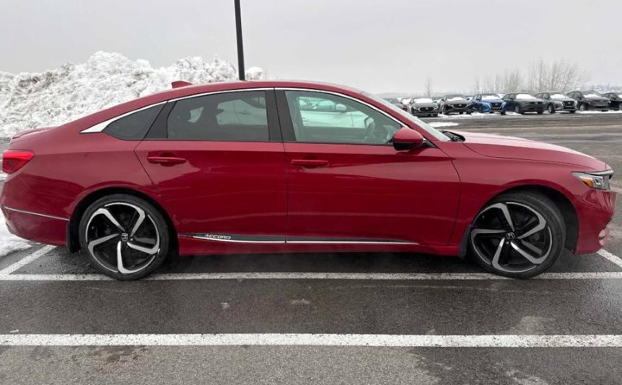 2018 Honda Accord Sedan Sport | 6-Speed Manual | Sunroof | Heated Seats | Adaptive Cruise | CarPlay + Android | and More ! Photo3