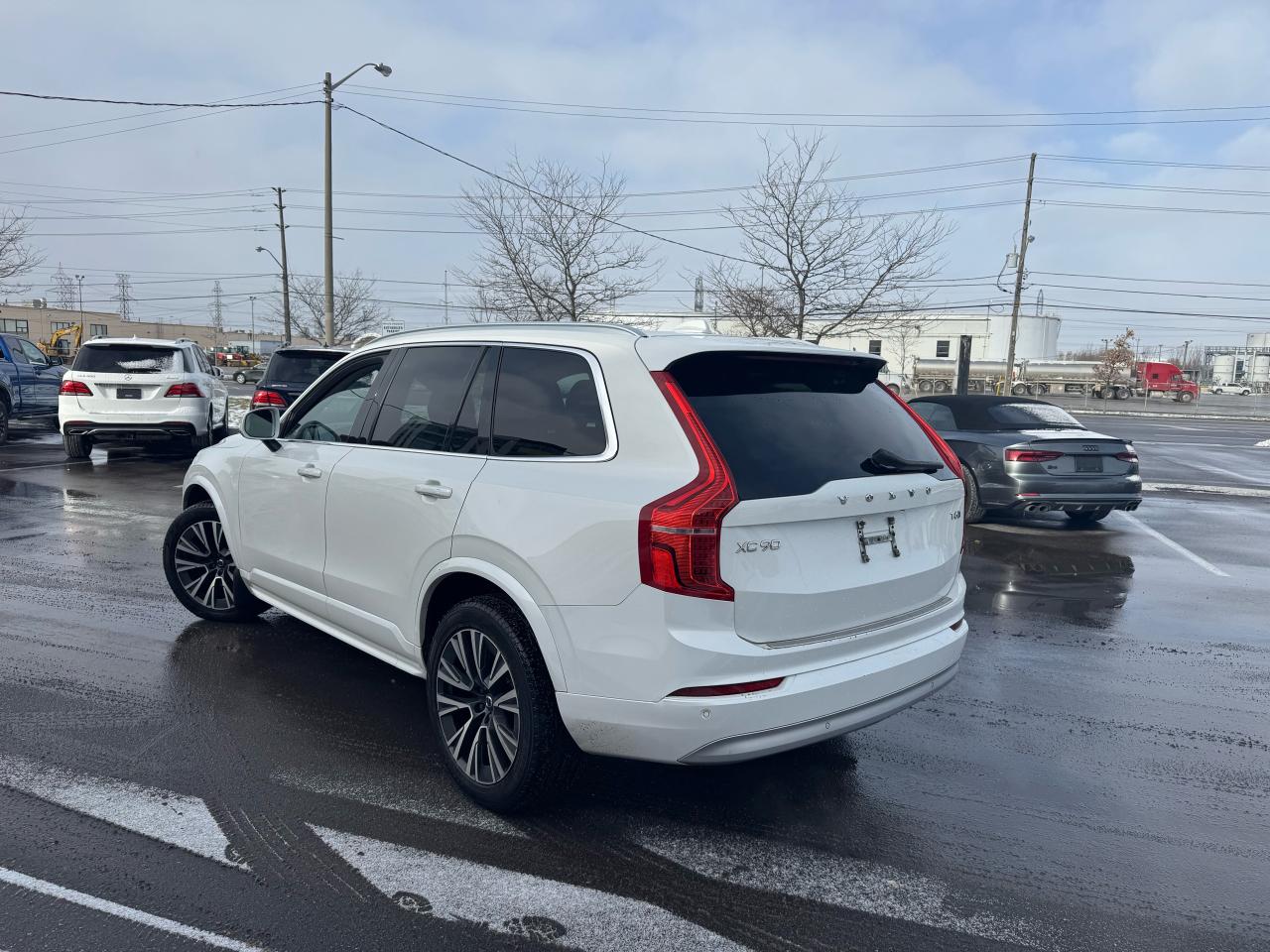 2022 Volvo XC90 MOMENTUM 6 PASS AWD LEATHER PAN/ROOF NAV CAMERA Photo4