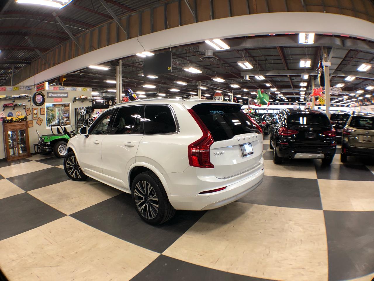 2022 Volvo XC90 MOMENTUM 6 PASS AWD LEATHER PAN/ROOF NAV CAMERA Photo3