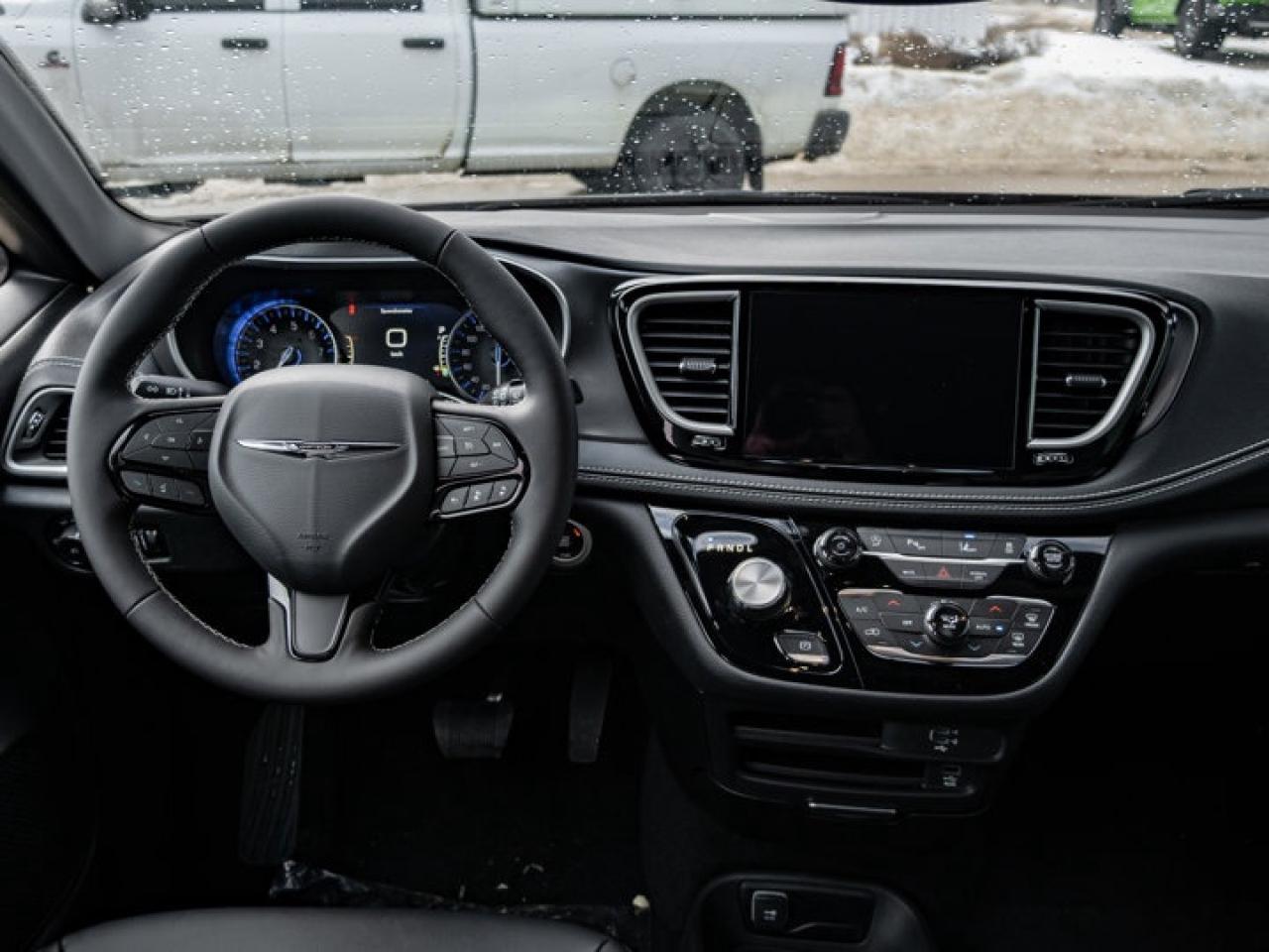 2026 Chrysler Pacifica Select Photo2