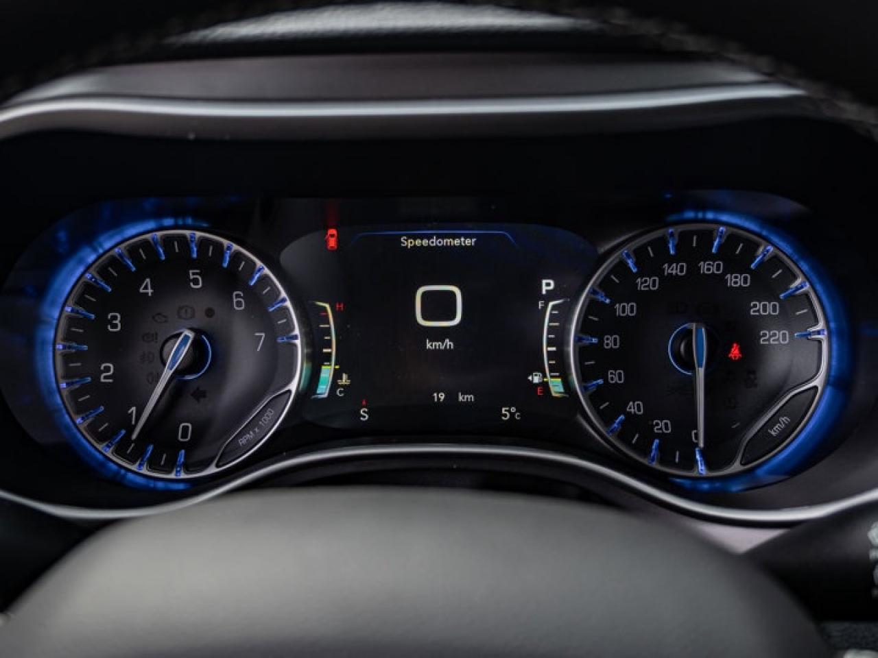 2026 Chrysler Pacifica Select Photo3