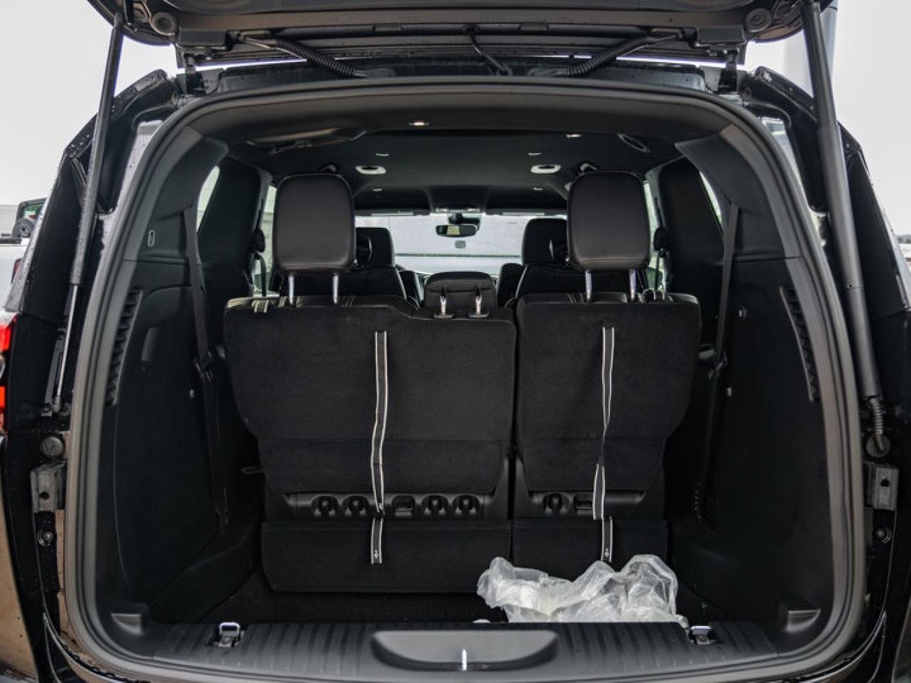 2026 Chrysler Pacifica Select Photo