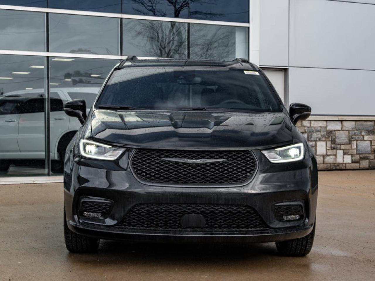 2026 Chrysler Pacifica Select Photo