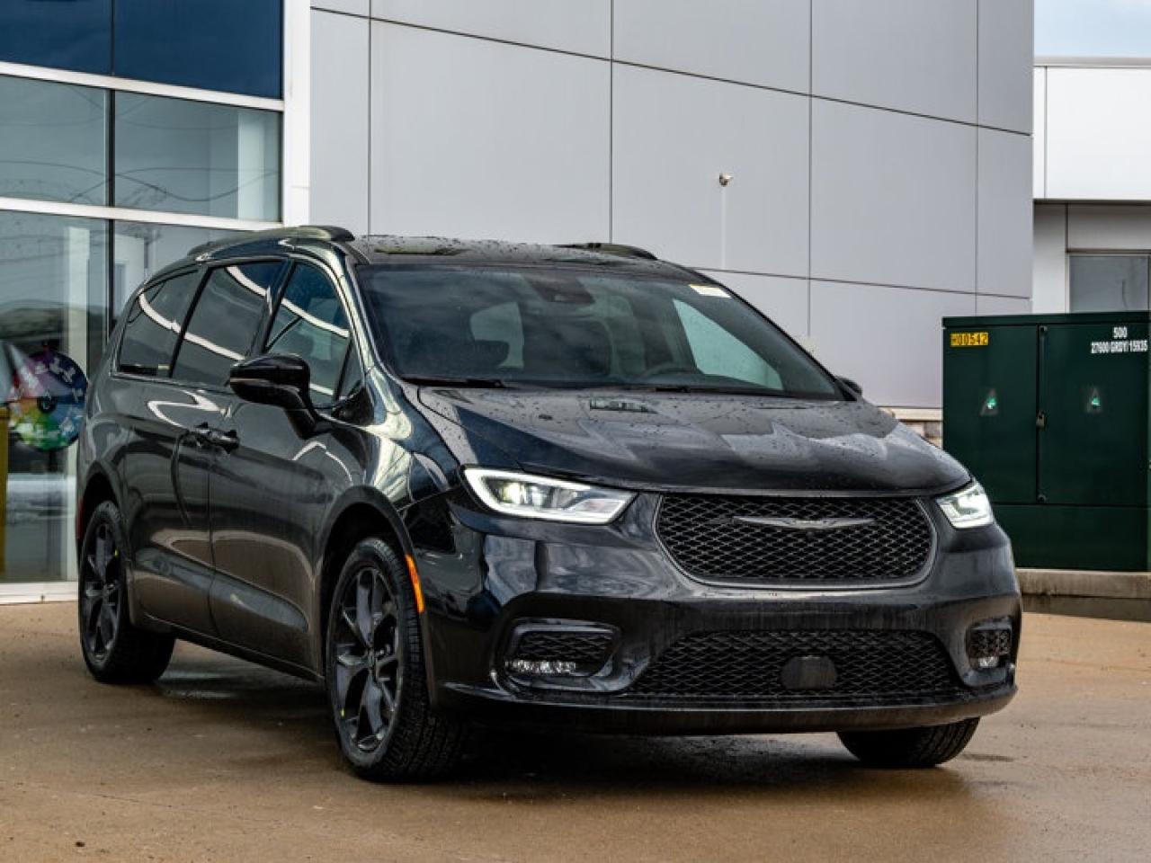 2026 Chrysler Pacifica Select Photo