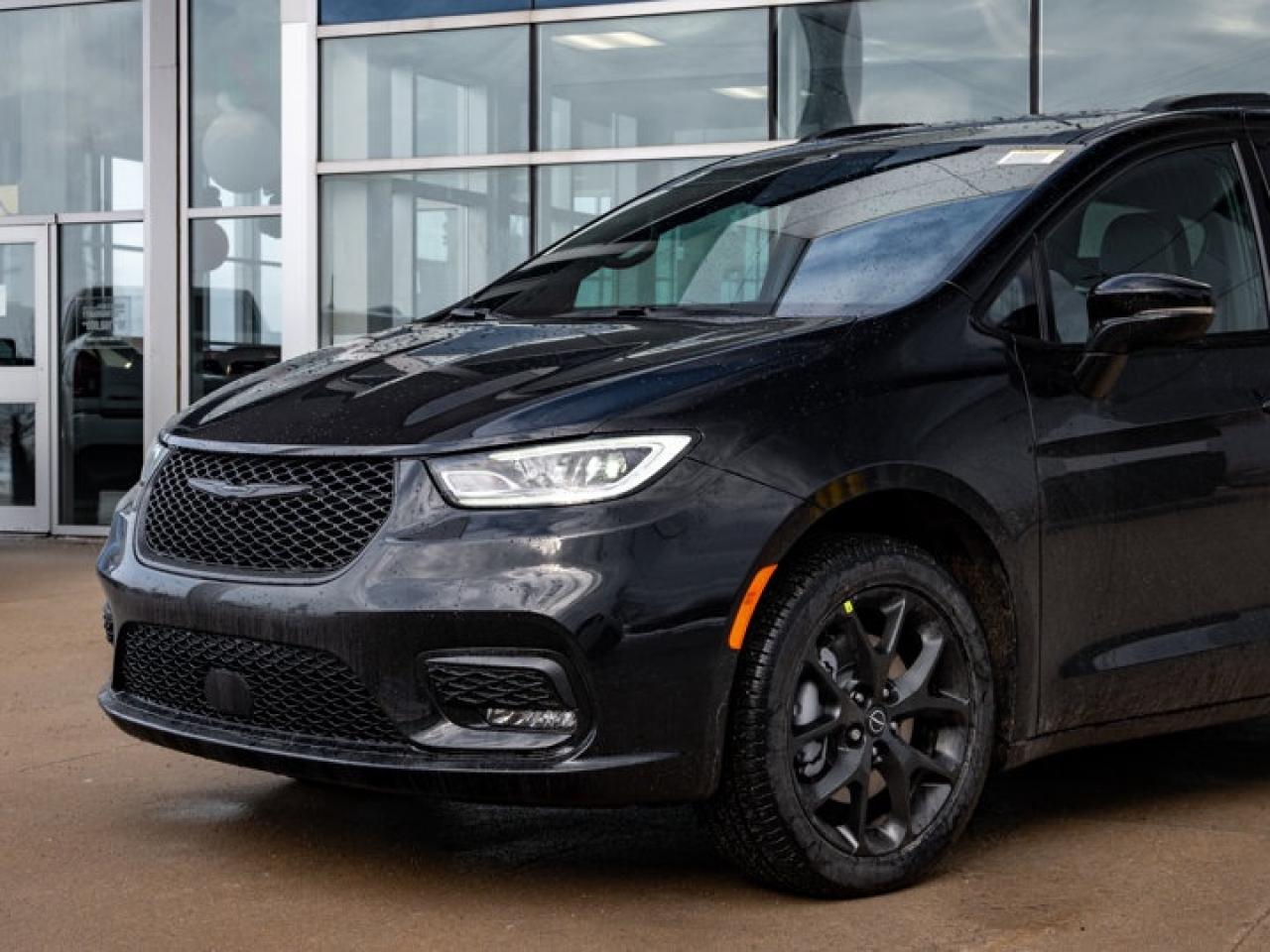 2026 Chrysler Pacifica Select Photo