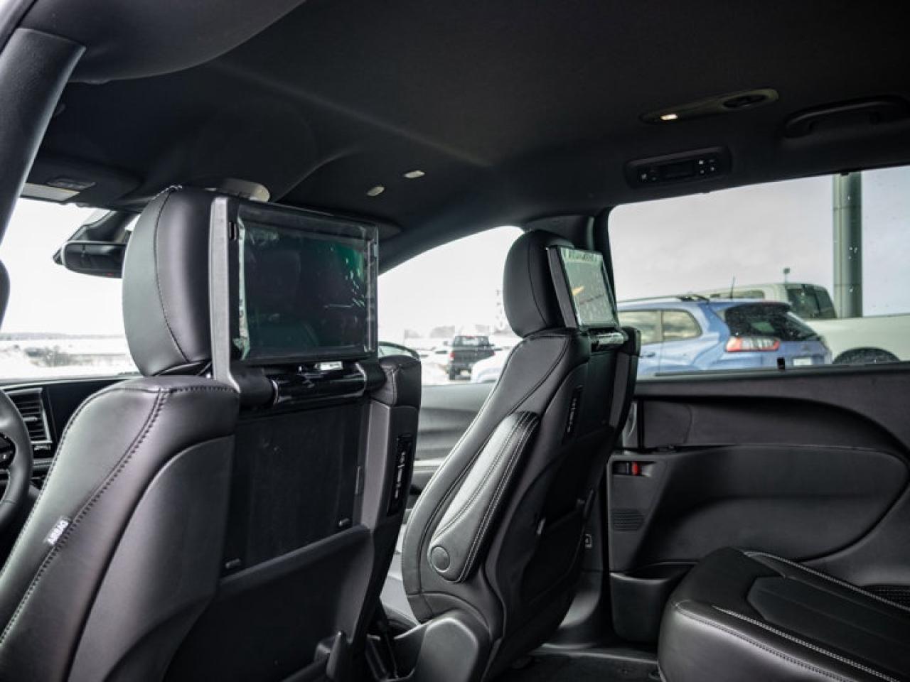 2026 Chrysler Pacifica Select Photo