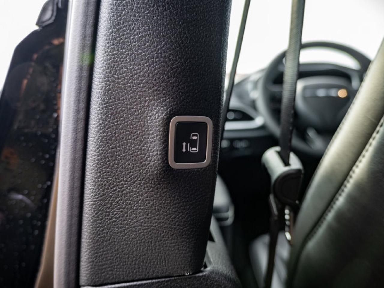 2026 Chrysler Pacifica Select Photo