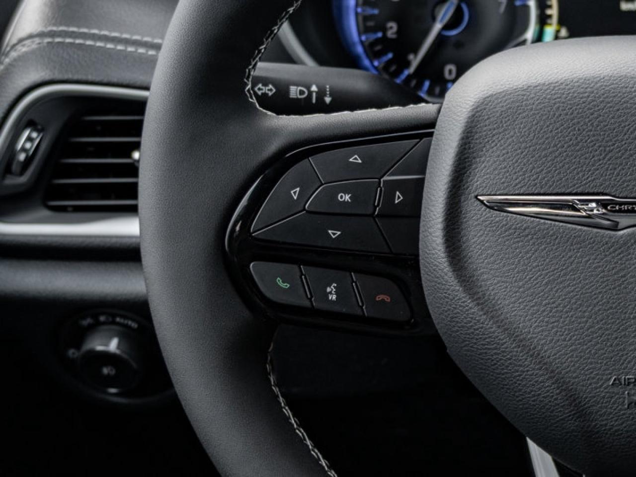 2026 Chrysler Pacifica Select Photo