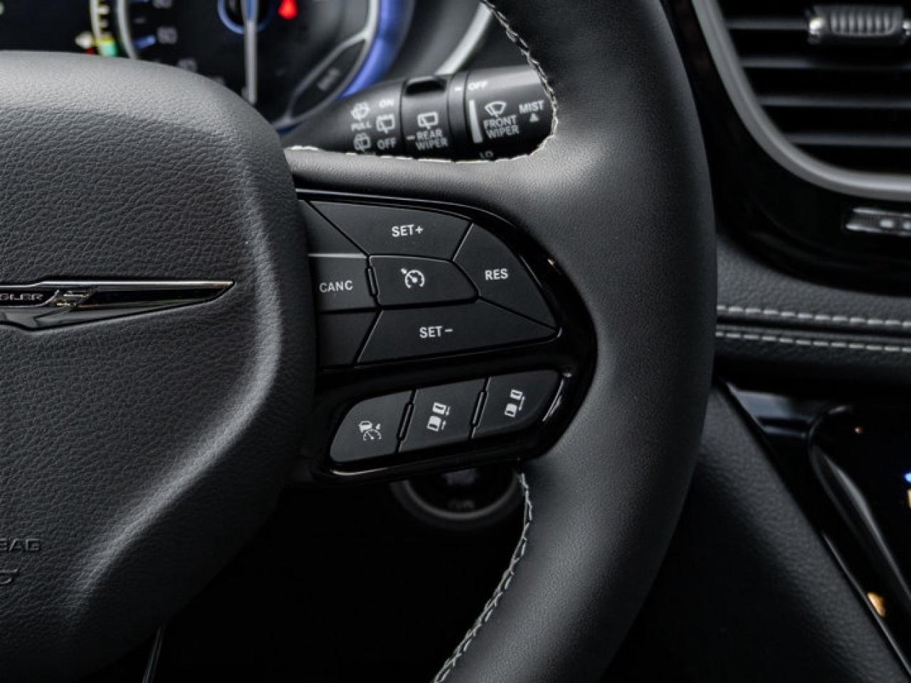 2026 Chrysler Pacifica Select Photo