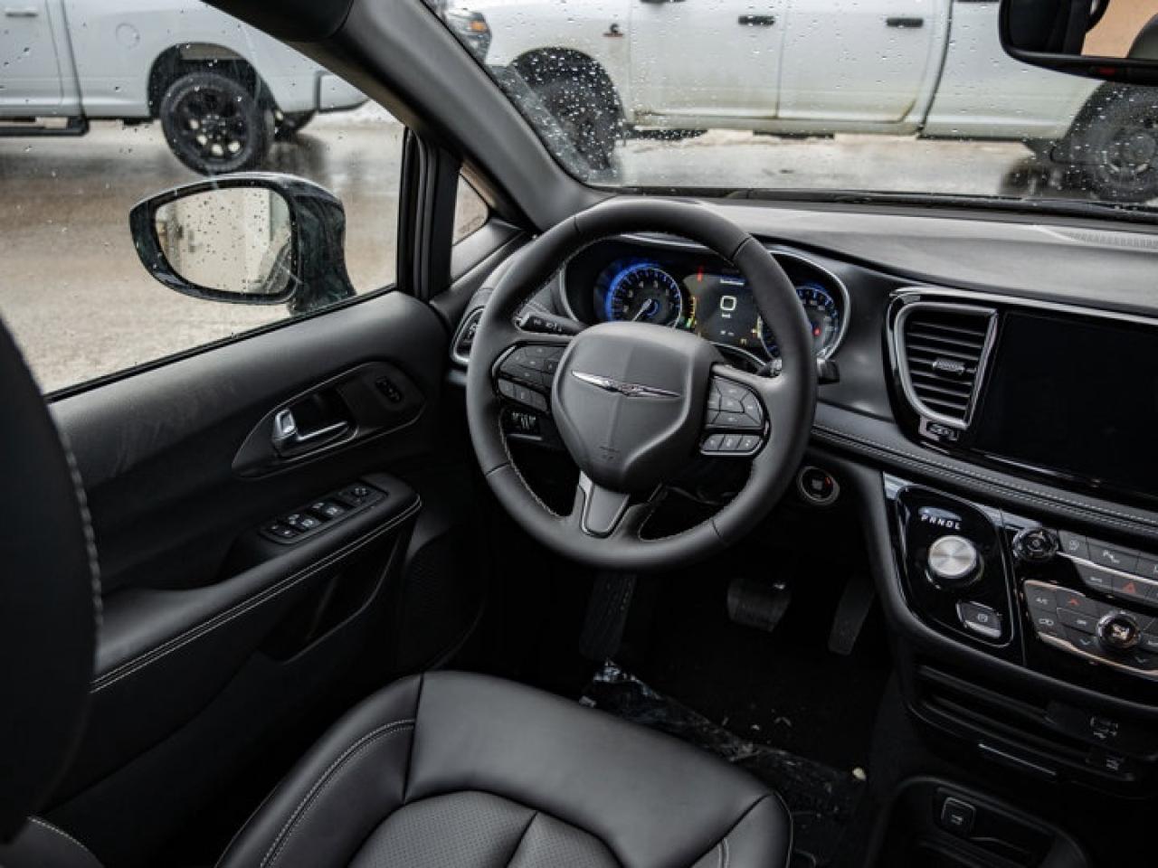 2026 Chrysler Pacifica Select Photo