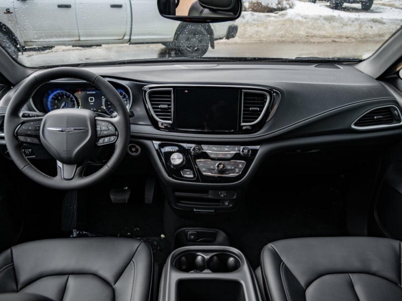 2026 Chrysler Pacifica Select Photo