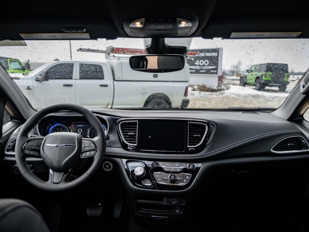 2026 Chrysler Pacifica Select Photo