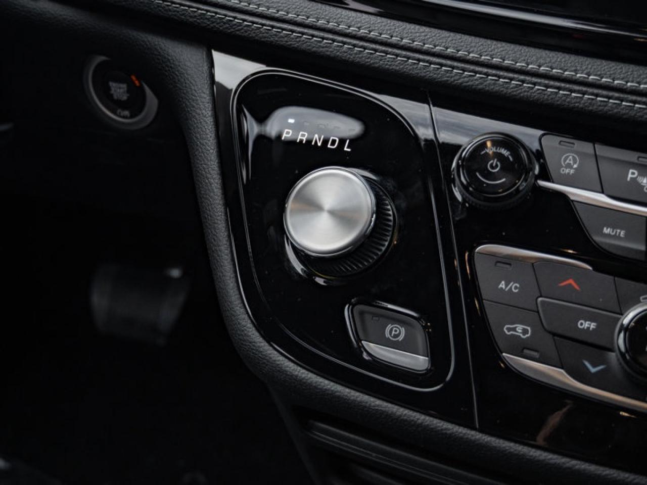 2026 Chrysler Pacifica Select Photo