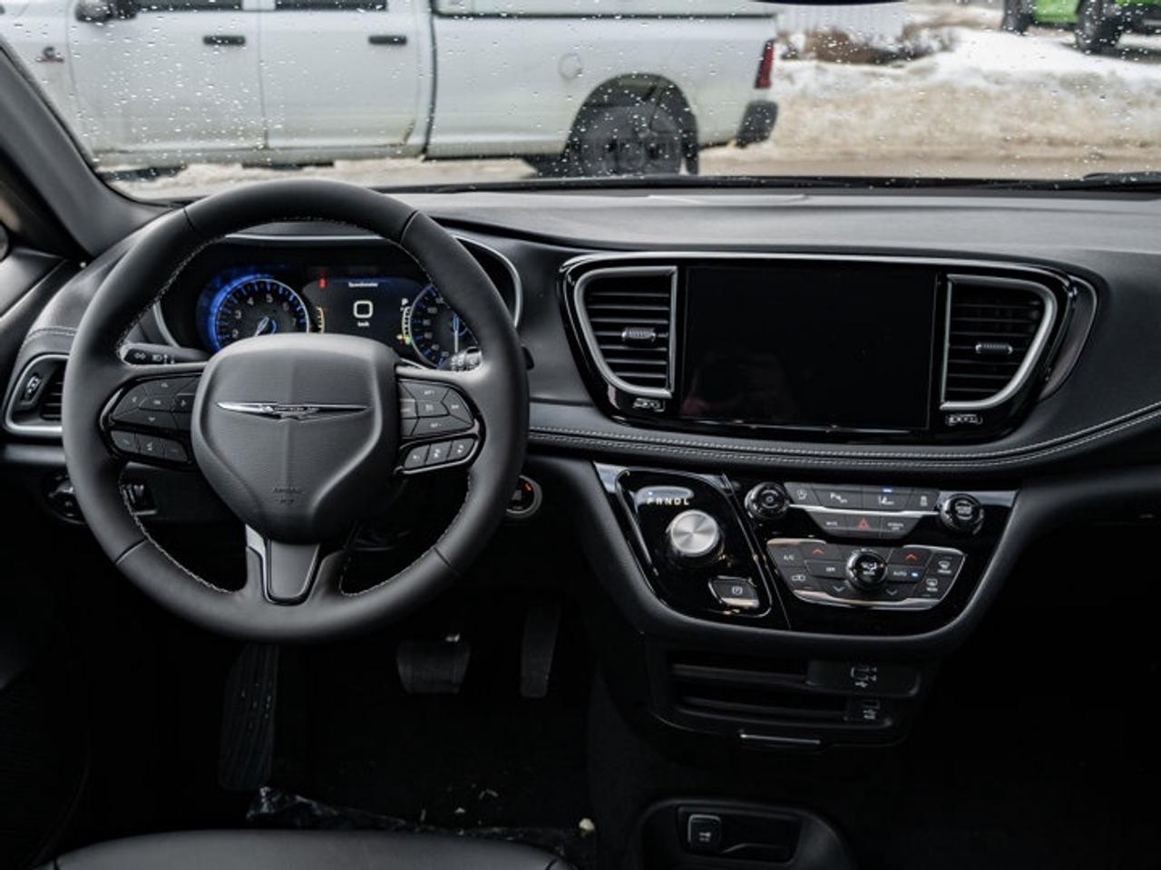 2026 Chrysler Pacifica Select Photo