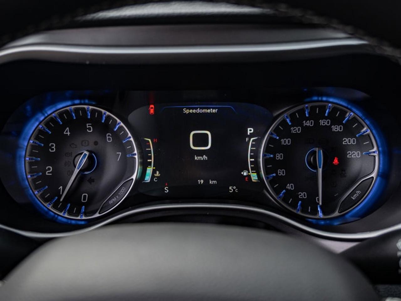 2026 Chrysler Pacifica Select Photo3