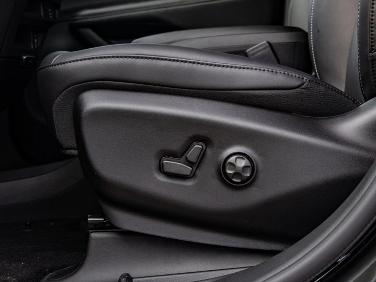 2026 Chrysler Pacifica Select Photo