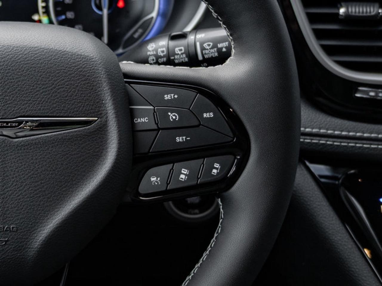 2026 Chrysler Pacifica Select Photo