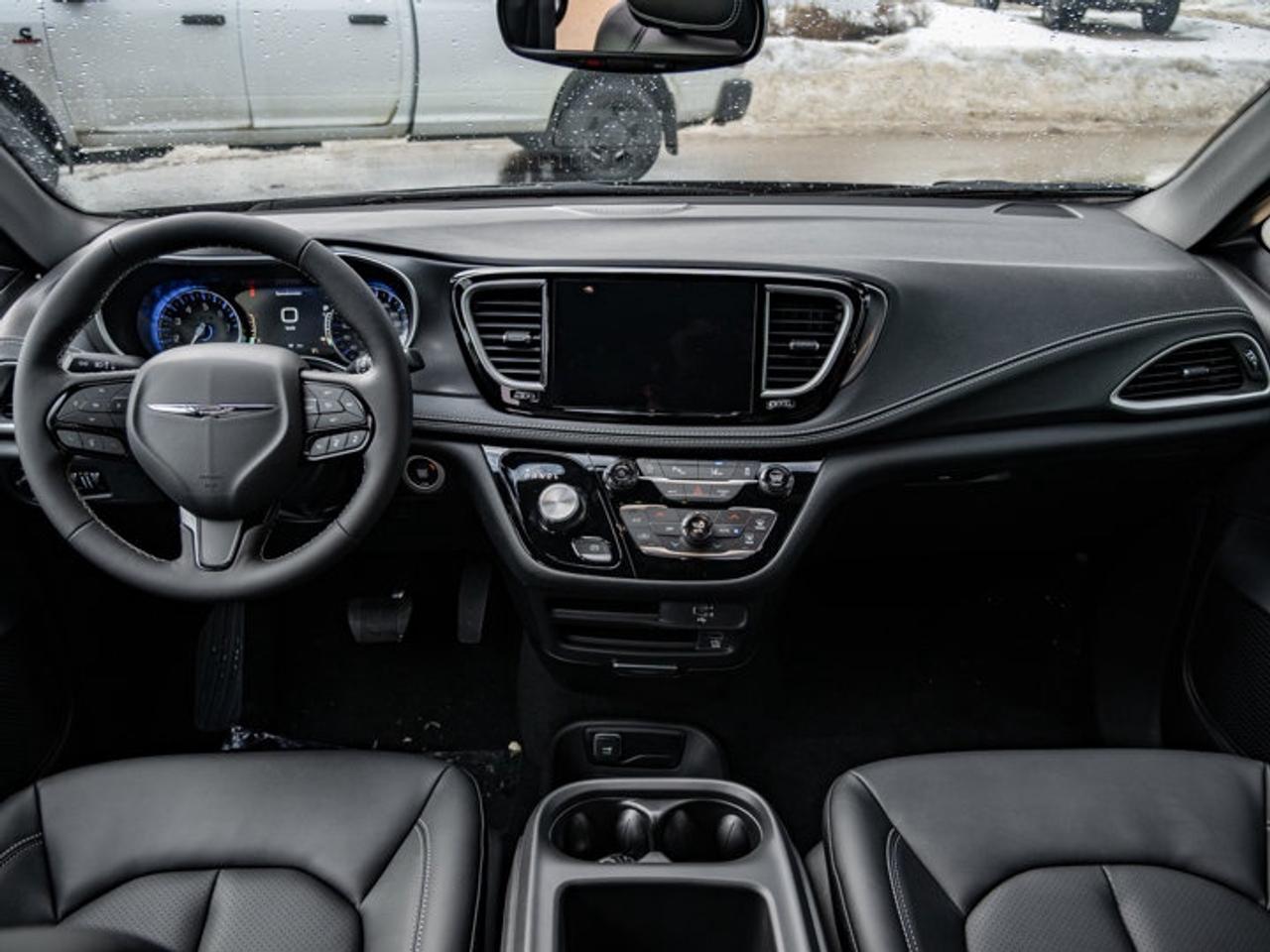 2026 Chrysler Pacifica Select Photo