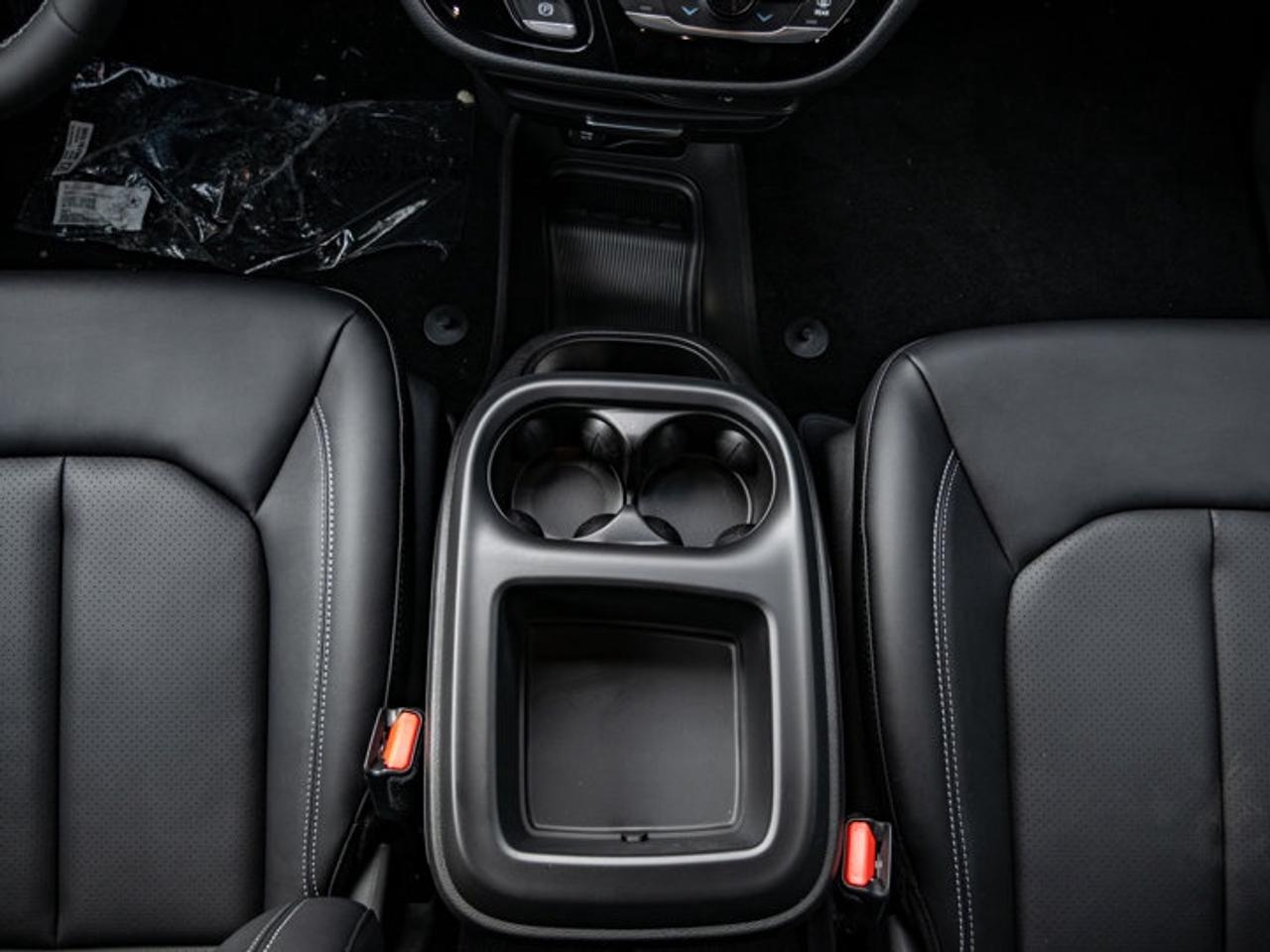 2026 Chrysler Pacifica Select Photo