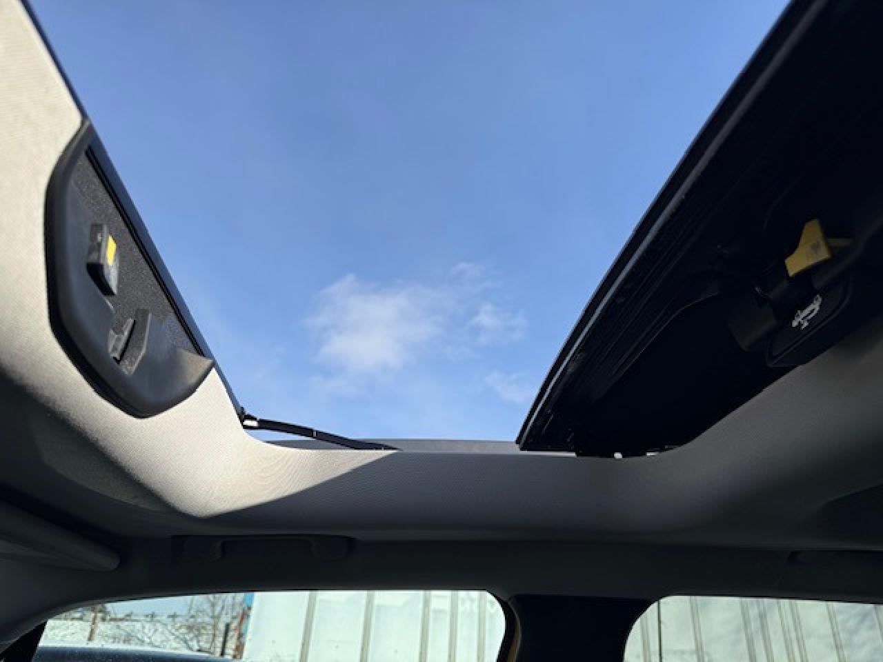 2015 Jeep Renegade 4WD 4dr Trailhawk Photo3