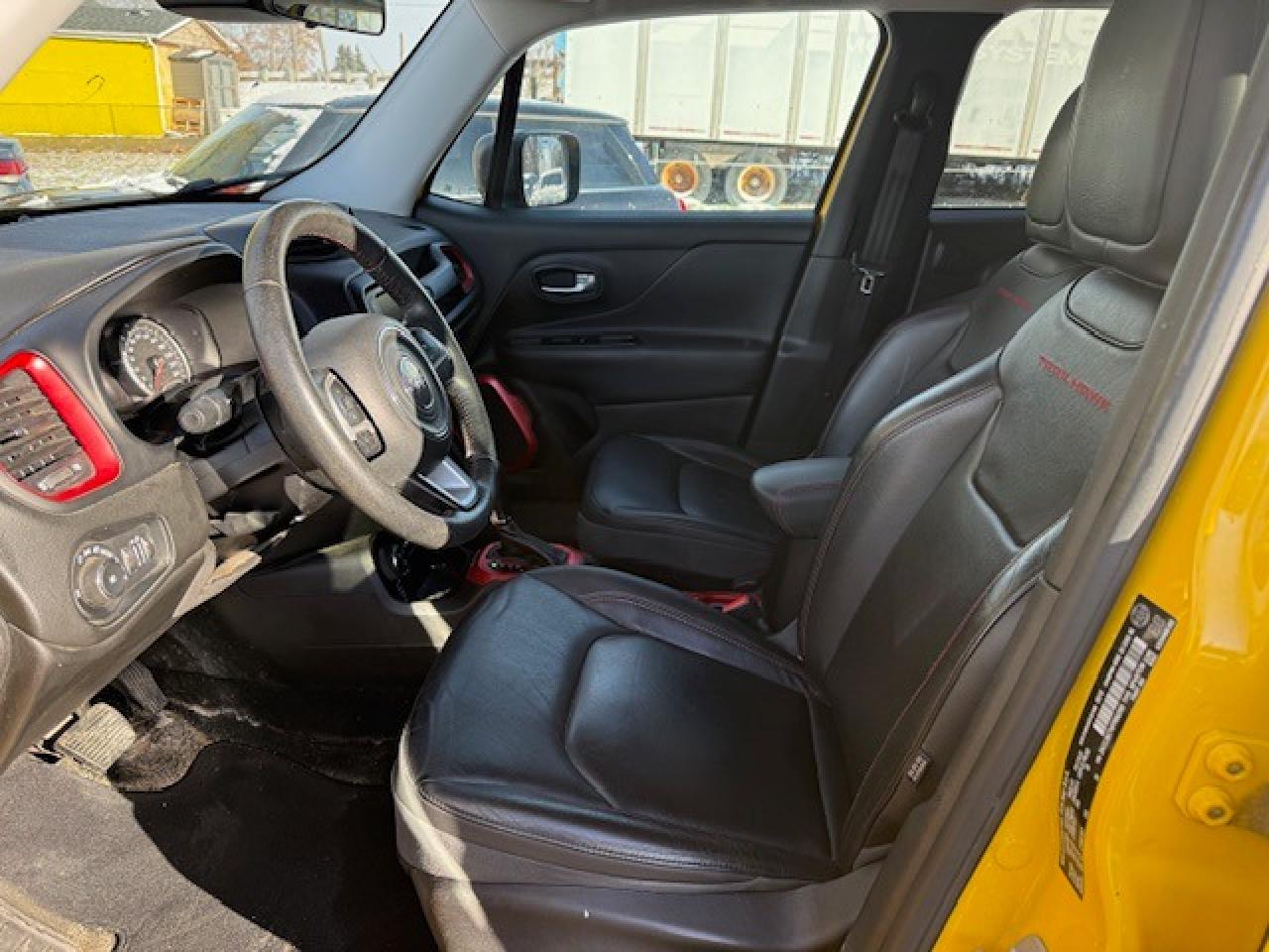 2015 Jeep Renegade 4WD 4dr Trailhawk Photo2