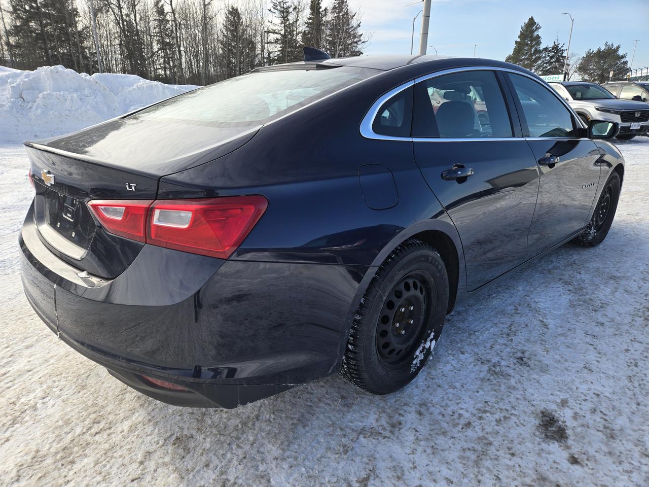 2017 Chevrolet Malibu LT Photo4