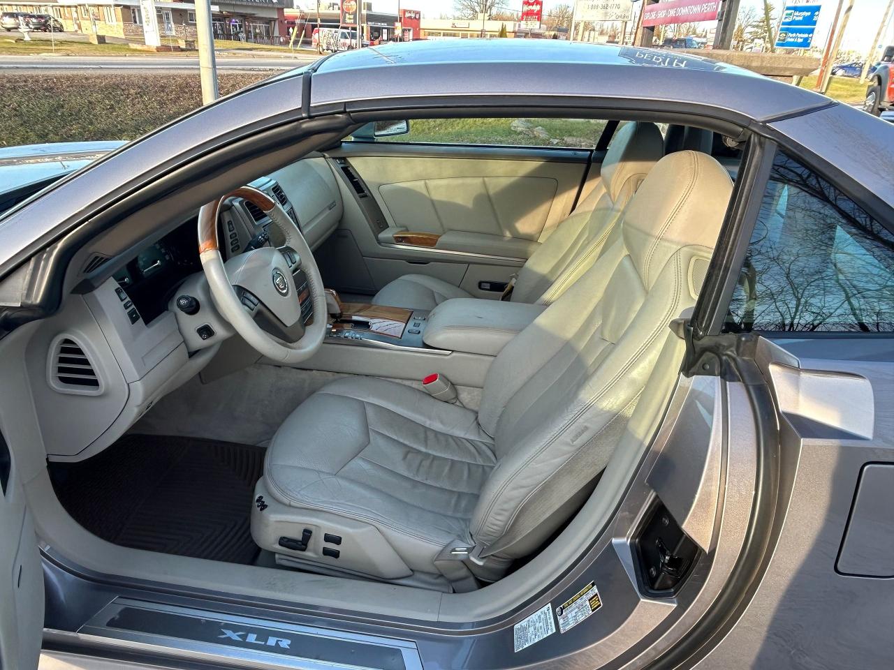 2005 Cadillac XLR Convertible 4.6L V8 RWD Auto Hard-Top Convertible - Photo #15