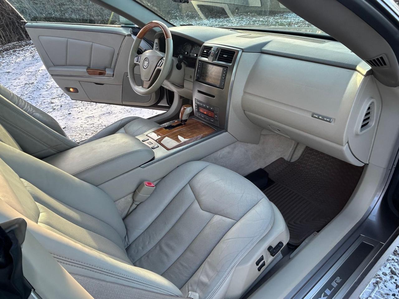 2005 Cadillac XLR Convertible 4.6L V8 RWD Auto Hard-Top Convertible - Photo #17