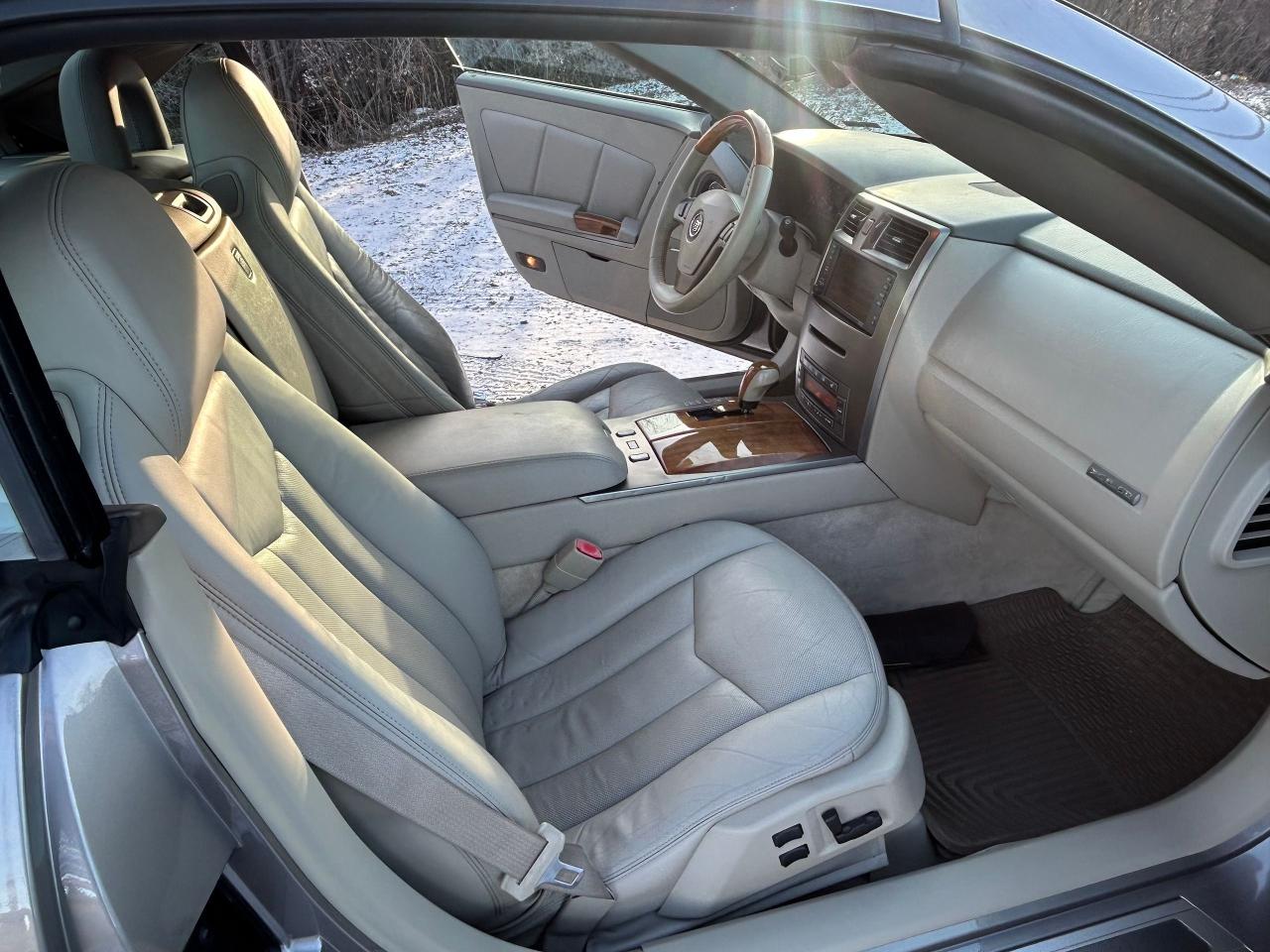 2005 Cadillac XLR Convertible 4.6L V8 RWD Auto Hard-Top Convertible - Photo #18