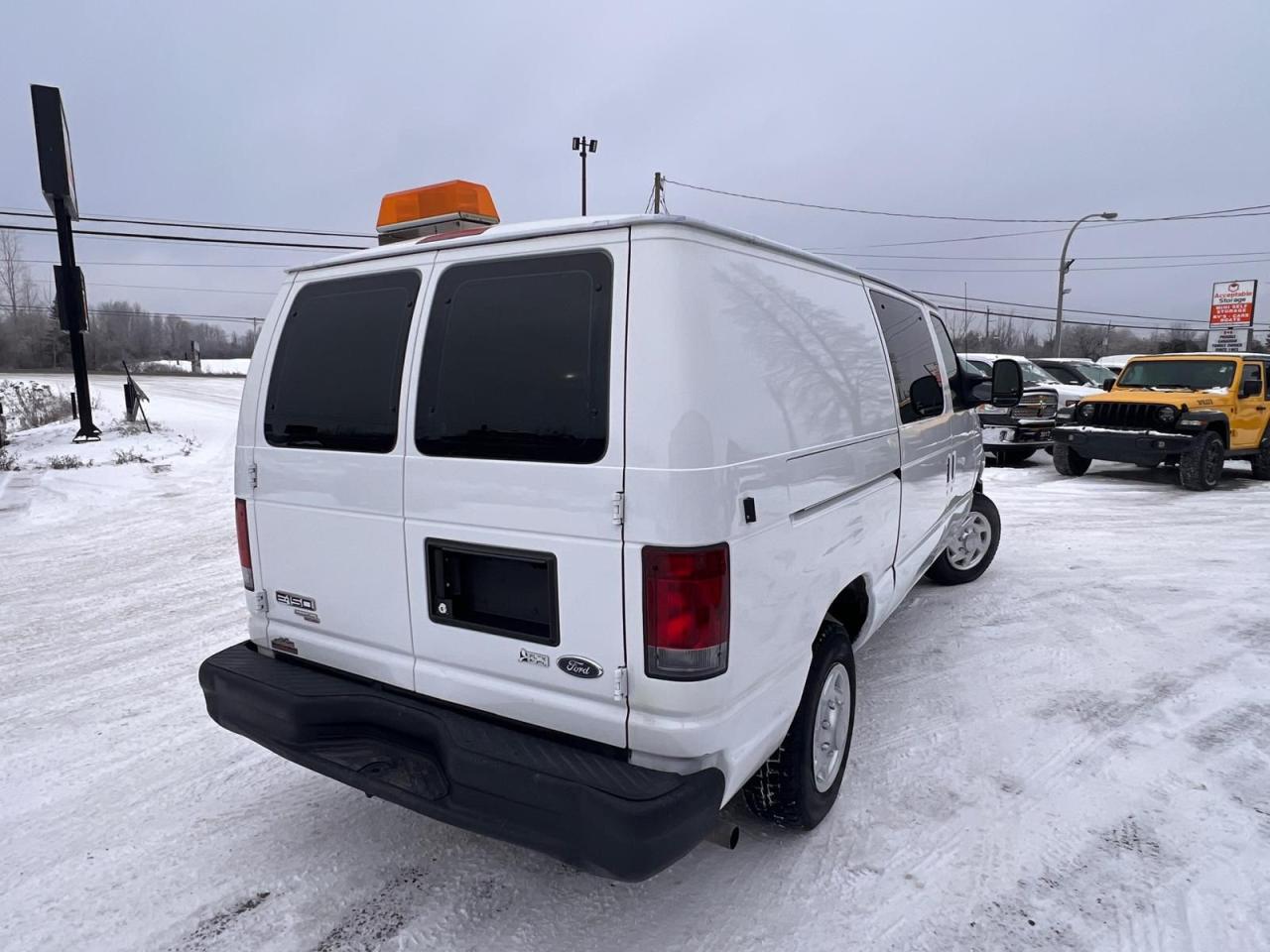 2011 Ford Econoline E-150 Commercial Photo4