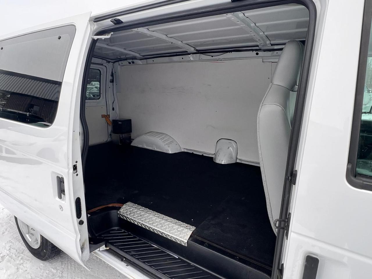 2011 Ford Econoline E-150 Commercial - Photo #12