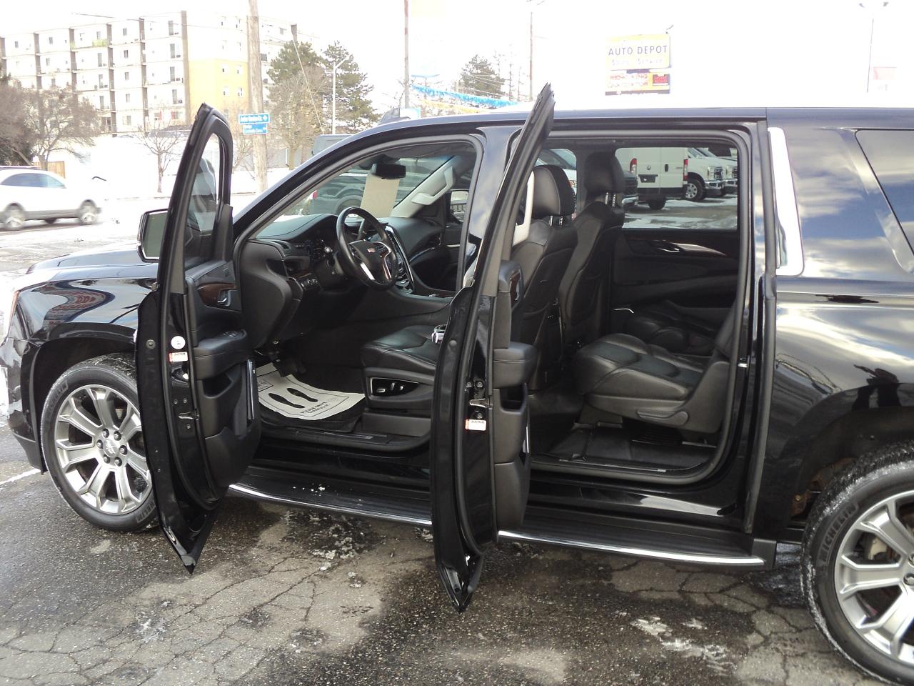 2019 Cadillac Escalade ESV Luxury 4WD 6.2L8cyl 7Pass Roof Leather Nav DVD - Photo #8