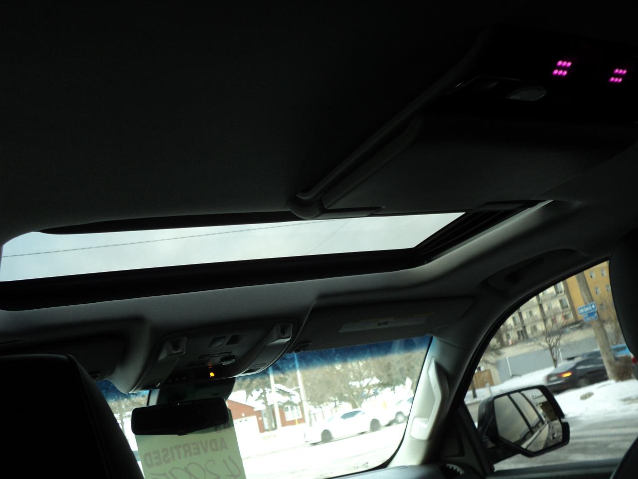 2019 Cadillac Escalade ESV Luxury 4WD 6.2L8cyl 7Pass Roof Leather Nav DVD - Photo #25