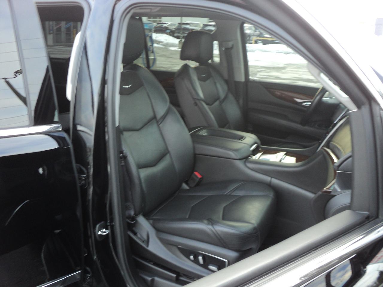 2019 Cadillac Escalade ESV Luxury 4WD 6.2L8cyl 7Pass Roof Leather Nav DVD - Photo #10