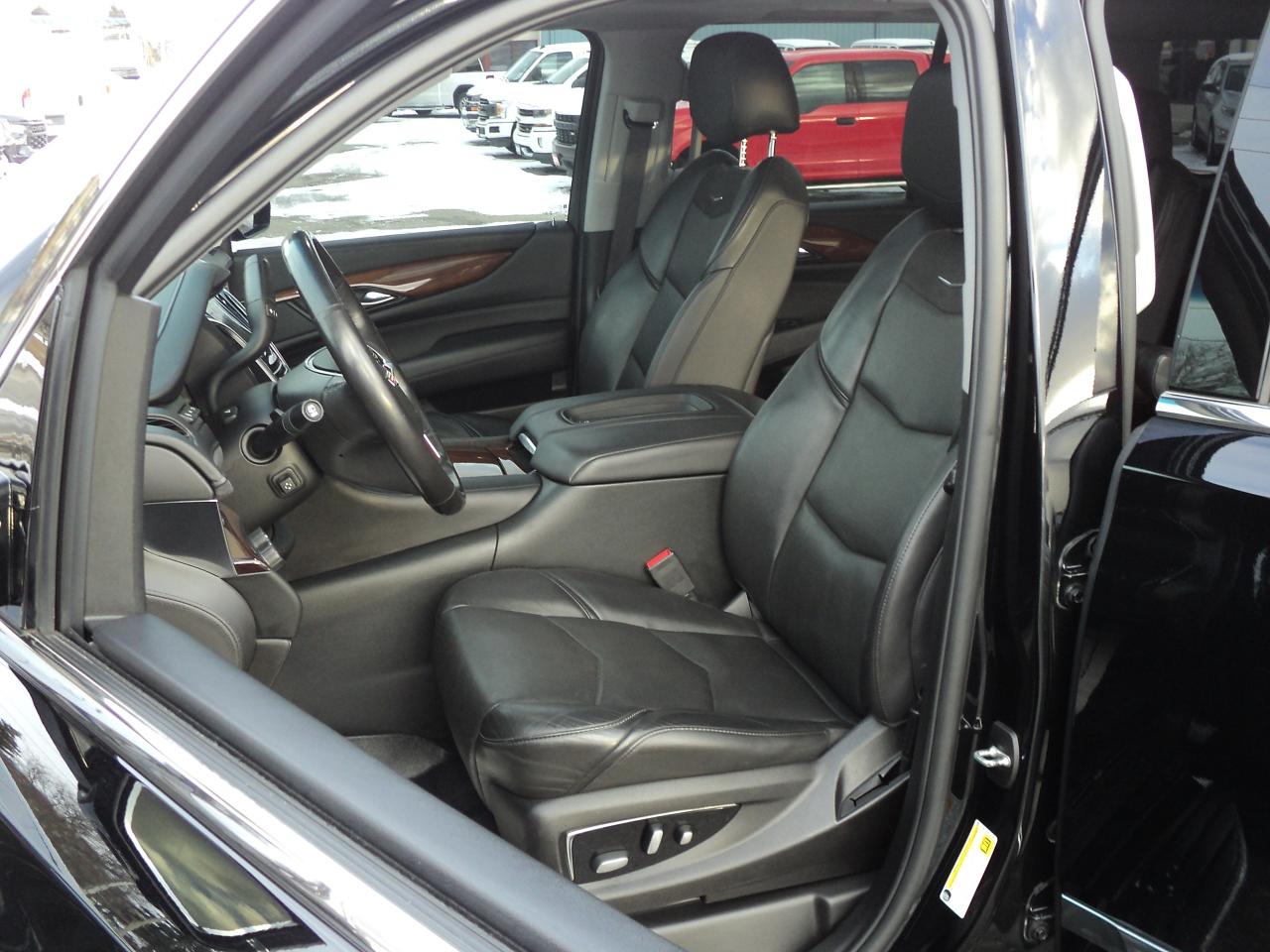 2019 Cadillac Escalade ESV Luxury 4WD 6.2L8cyl 7Pass Roof Leather Nav DVD - Photo #11