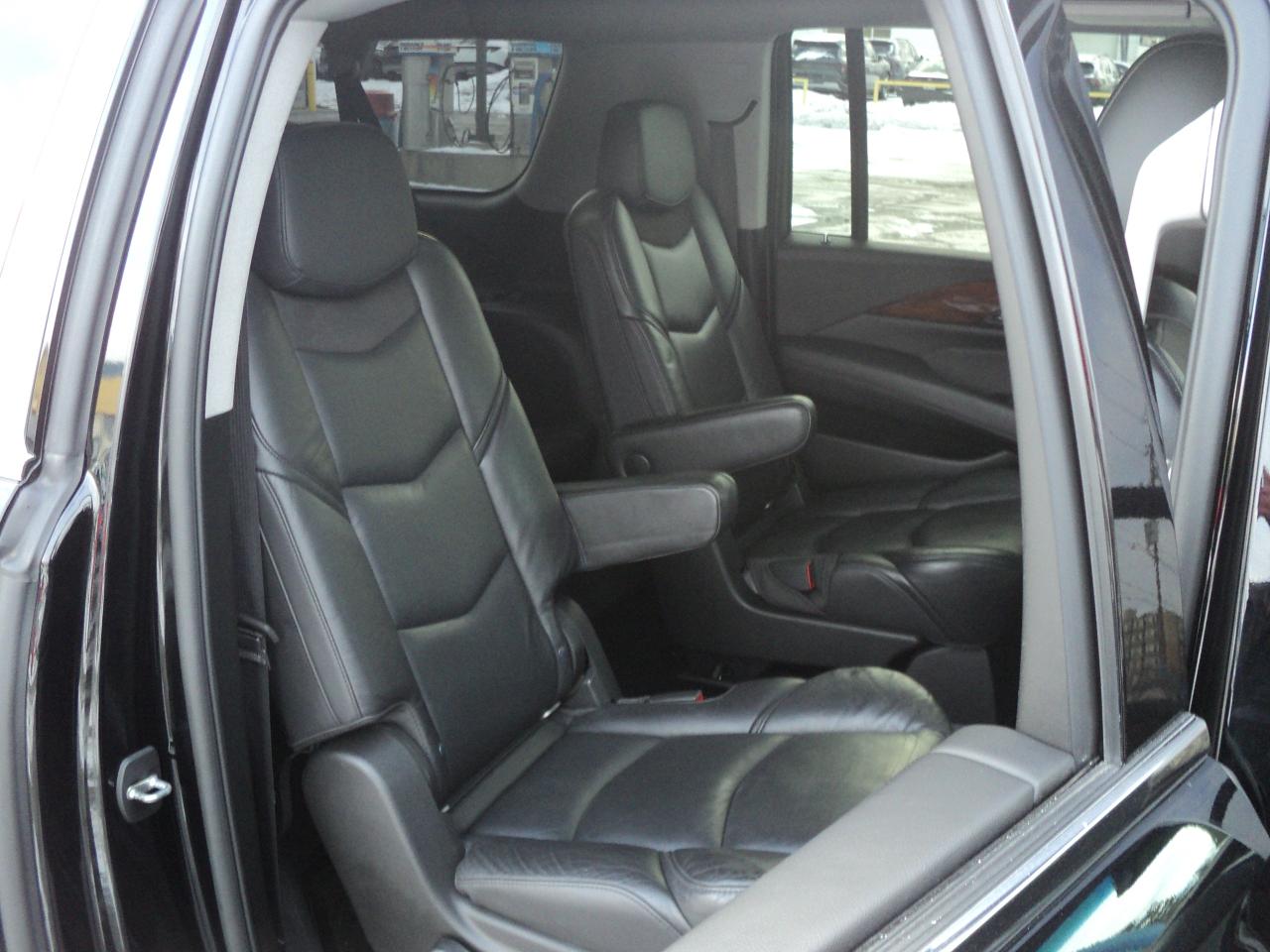 2019 Cadillac Escalade ESV Luxury 4WD 6.2L8cyl 7Pass Roof Leather Nav DVD - Photo #13