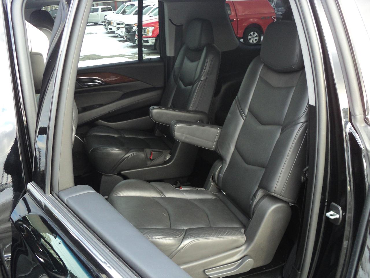 2019 Cadillac Escalade ESV Luxury 4WD 6.2L8cyl 7Pass Roof Leather Nav DVD - Photo #12