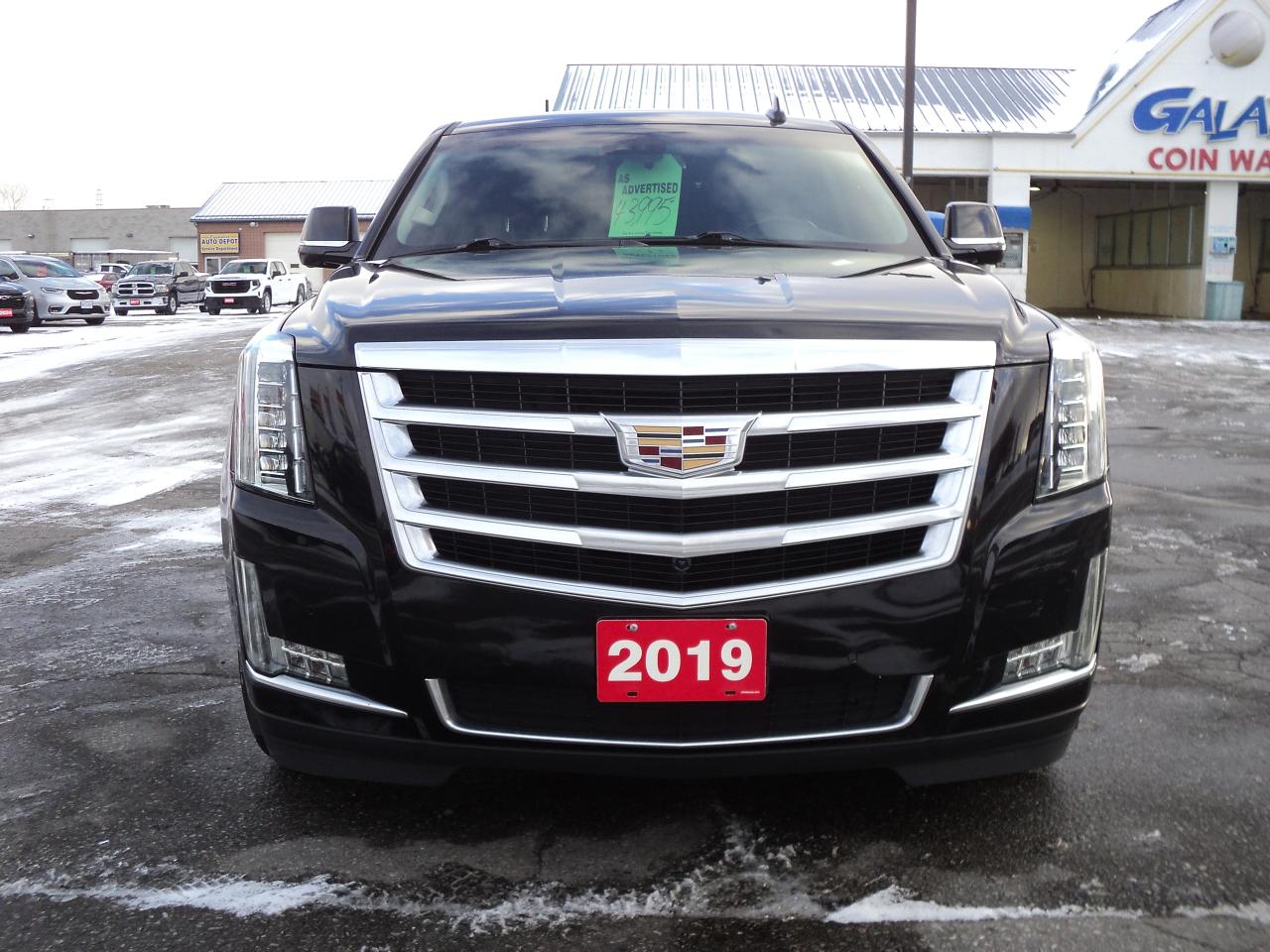 2019 Cadillac Escalade ESV Luxury 4WD 6.2L8cyl 7Pass Roof Leather Nav DVD - Photo #2