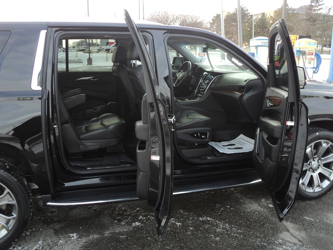 2019 Cadillac Escalade ESV Luxury 4WD 6.2L8cyl 7Pass Roof Leather Nav DVD - Photo #9