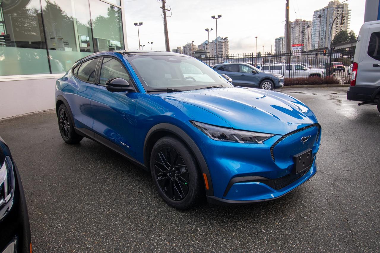 2025 Ford Mustang Mach-E SELECT AWD Standard Range Battery Photo4