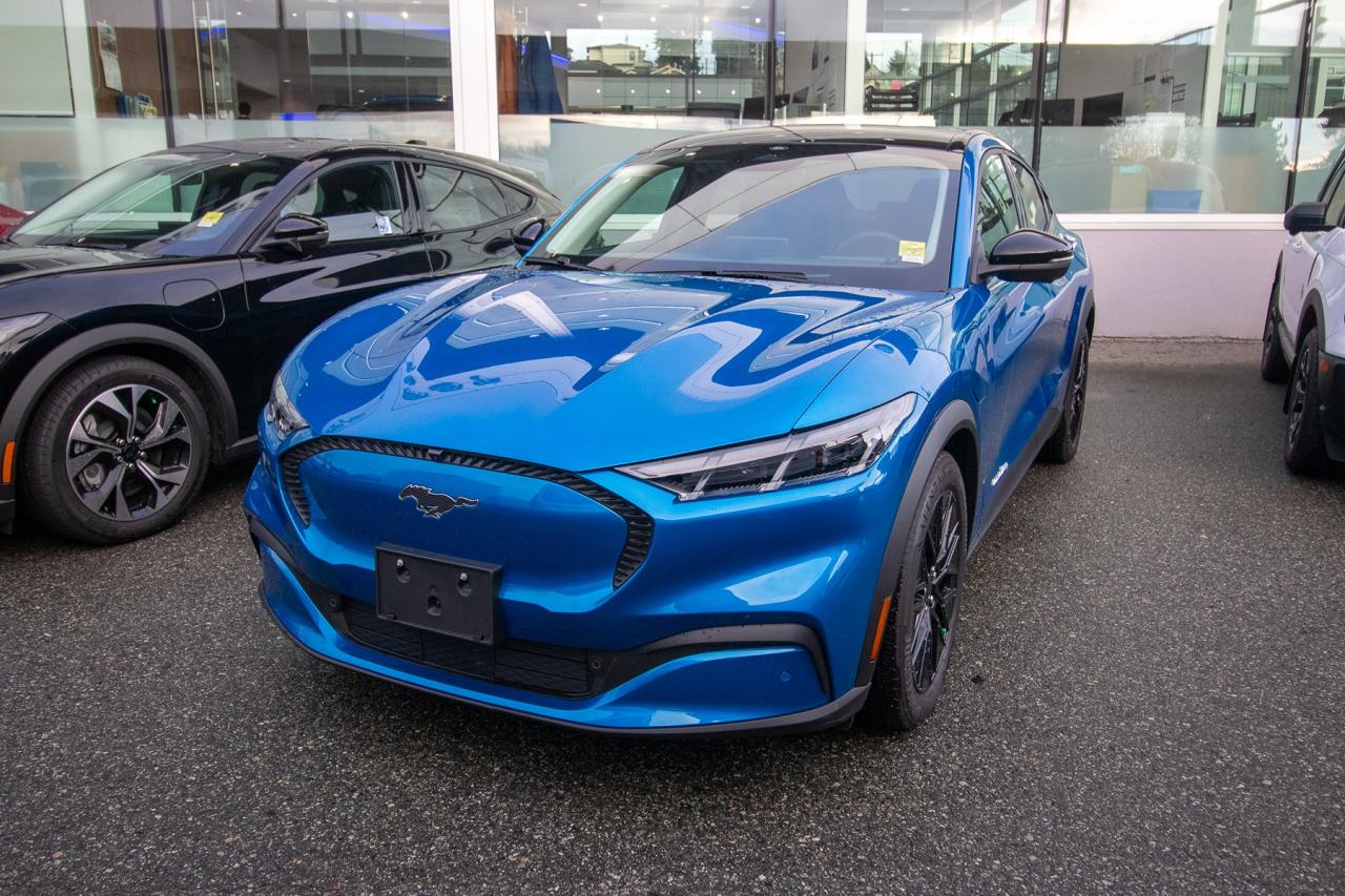 2025 Ford Mustang Mach-E SELECT AWD Standard Range Battery Photo1