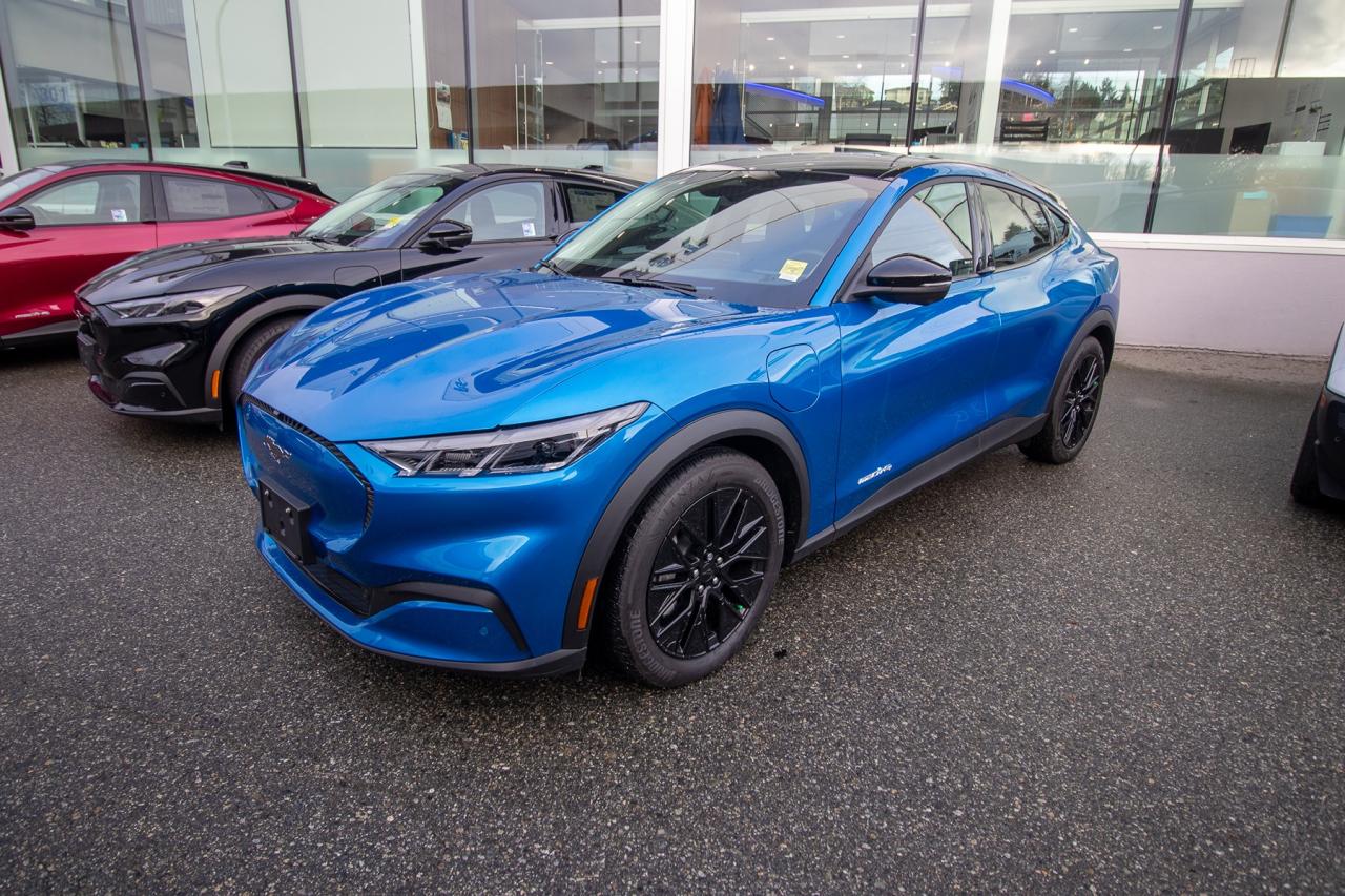 2025 Ford Mustang Mach-E SELECT AWD Standard Range Battery Photo2