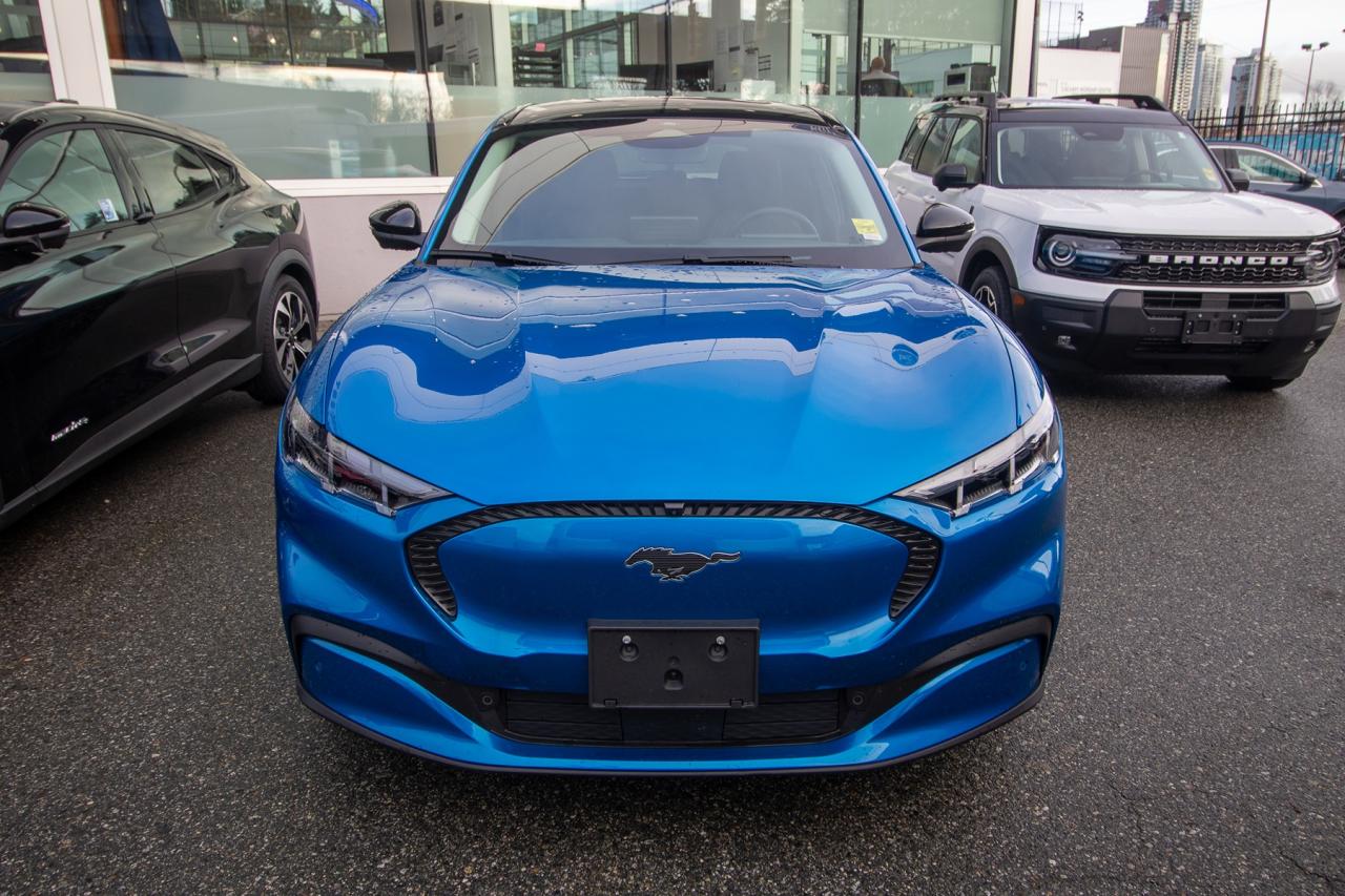 2025 Ford Mustang Mach-E SELECT AWD Standard Range Battery Photo3