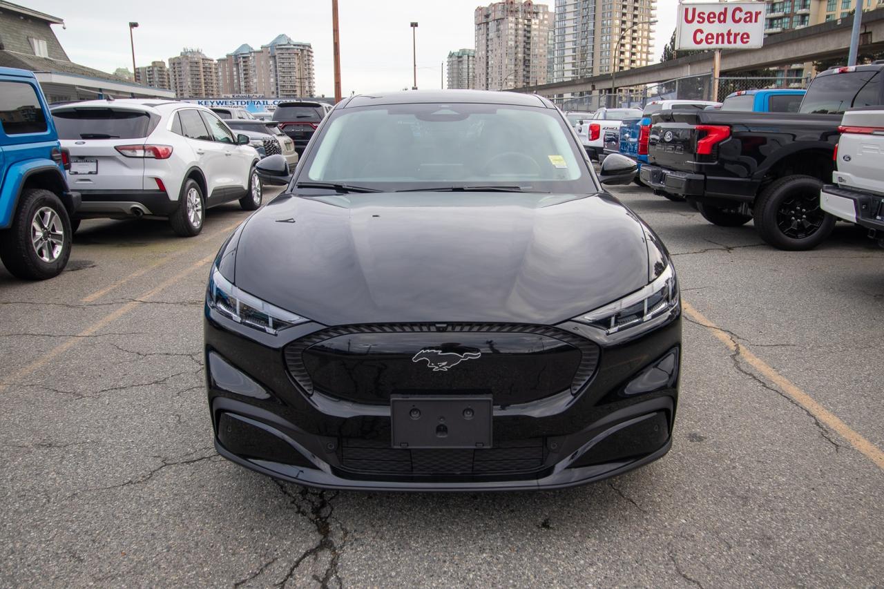 2025 Ford Mustang Mach-E SELECT AWD Standard Range Battery Photo3