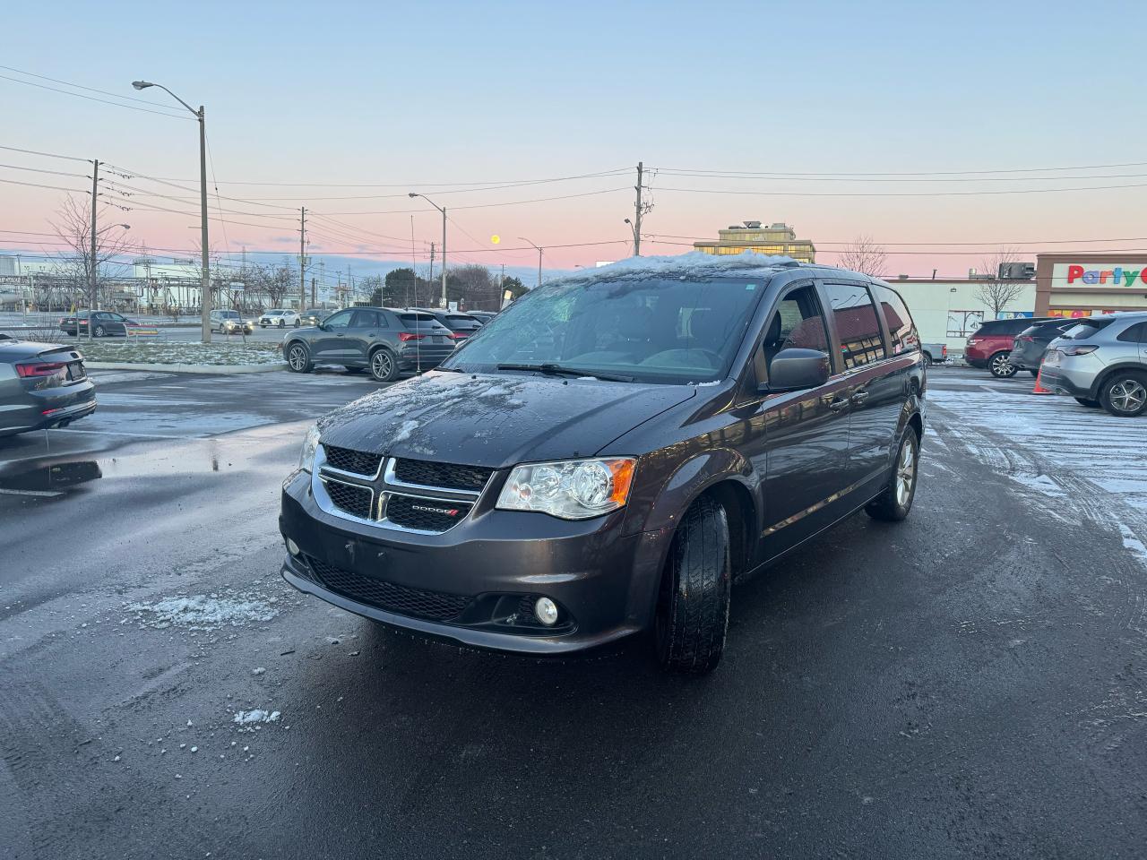 2020 Dodge Grand Caravan PREMIUM PLUS Photo2