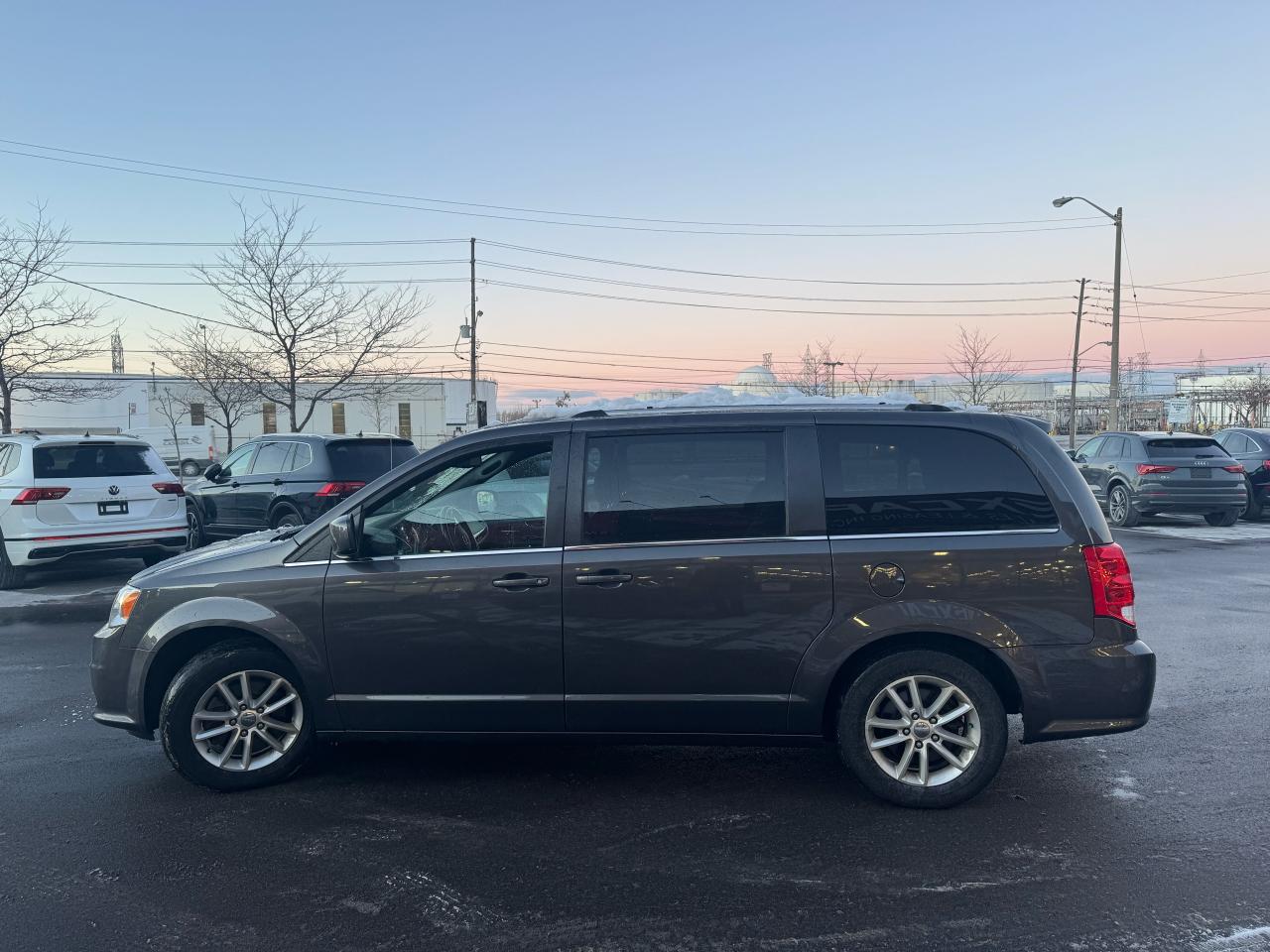 2020 Dodge Grand Caravan PREMIUM PLUS Photo3