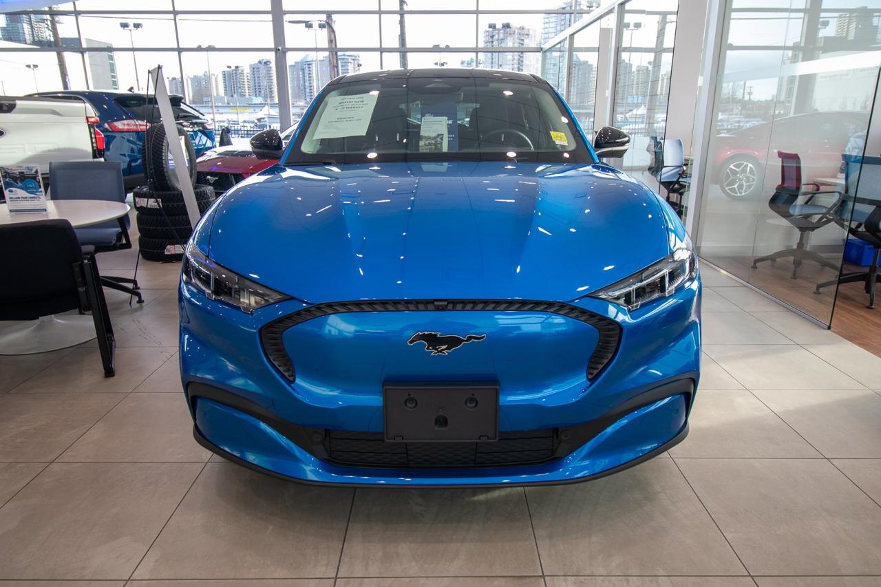 2025 Ford Mustang Mach-E SELECT AWD Standard Range Battery Photo3