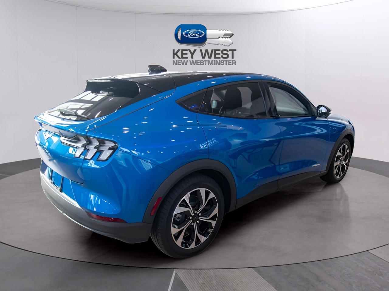 2025 Ford Mustang Mach-E SELECT AWD Standard Range Battery Photo4