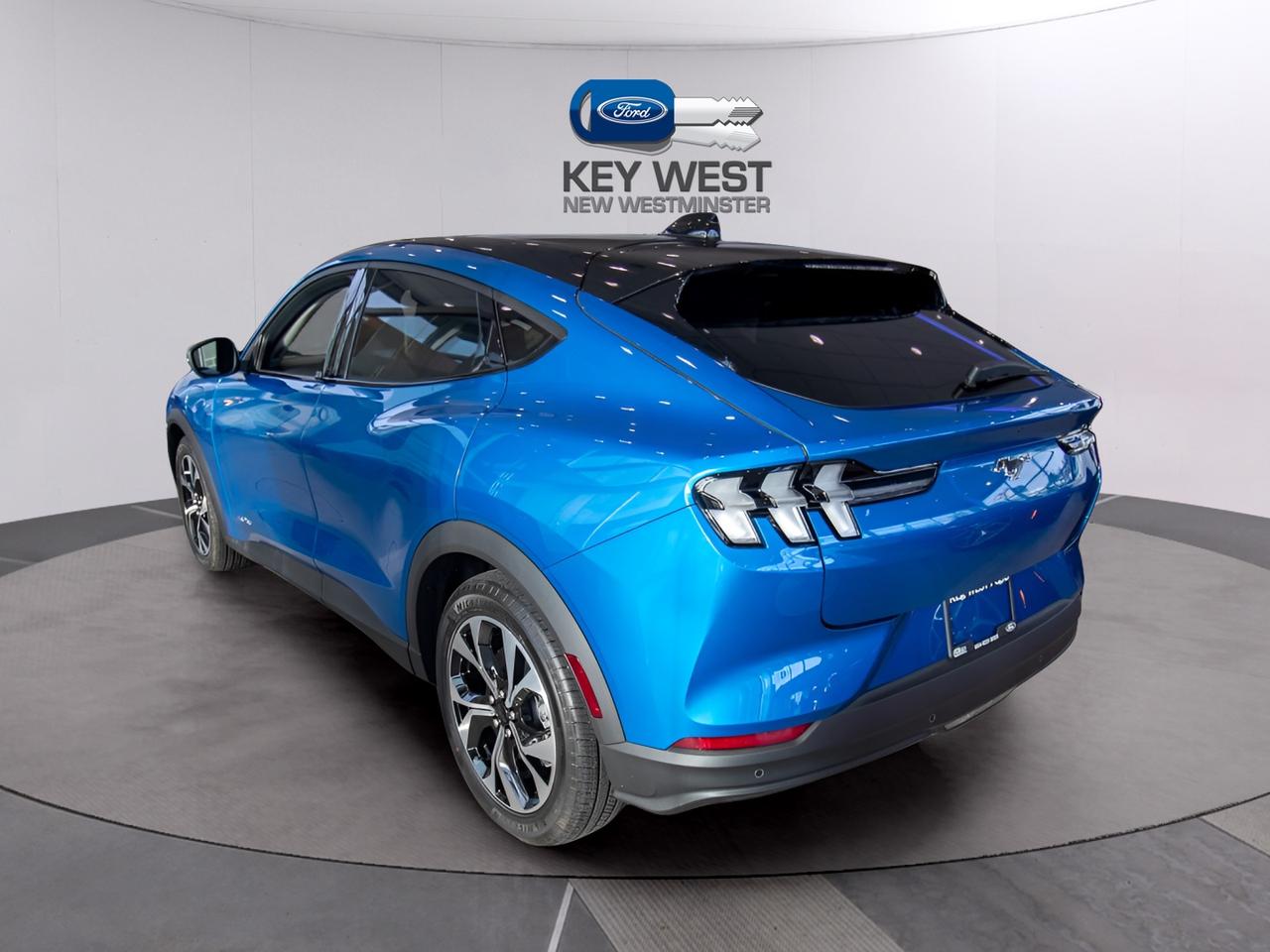 2025 Ford Mustang Mach-E SELECT AWD Standard Range Battery Photo2